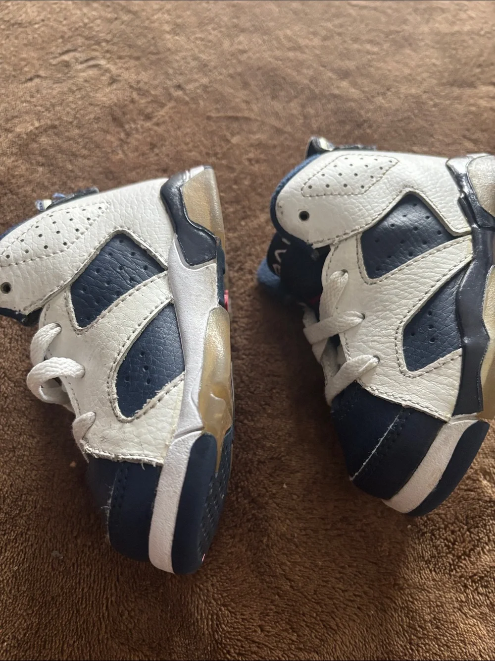 Jordan Toddler High-Top Sneakers in Navy, White & Red